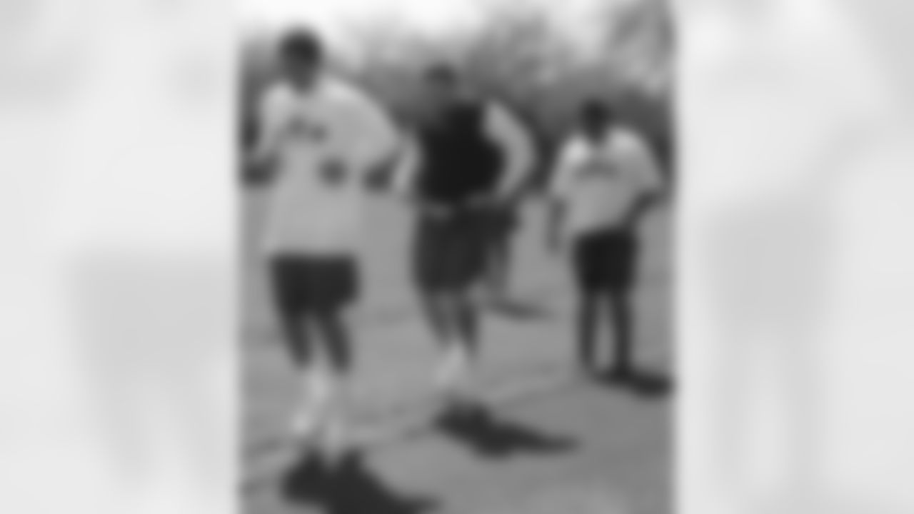 (from left) Leinart, Al Johnson and Deuce Lutui hop their way to fitness