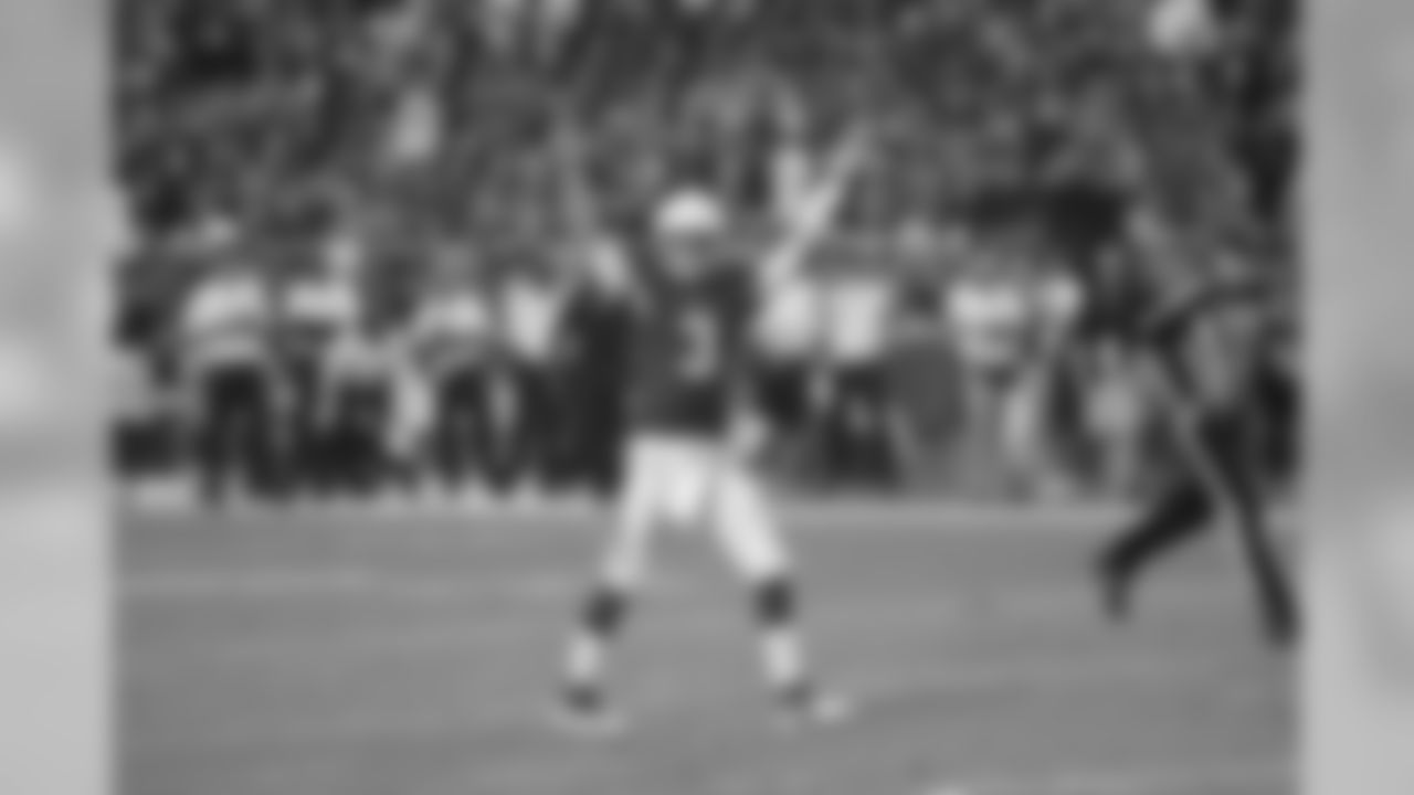 Cardinals QB Josh Rosen signals a touchdown