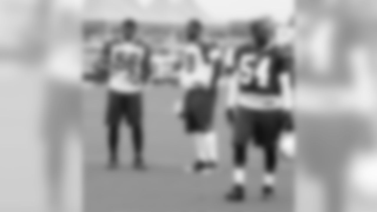 LB Karlos Dansby and DE Frostee Rucker have a talk