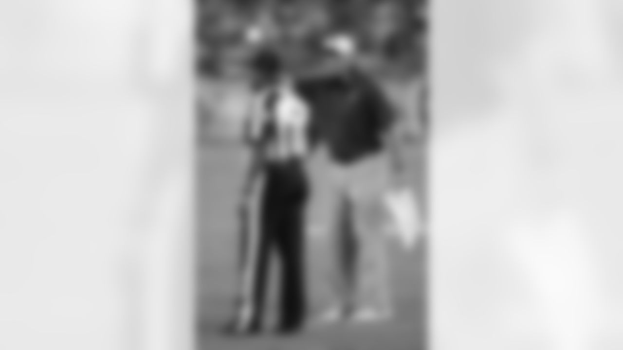 Coach Ken Whisenhunt