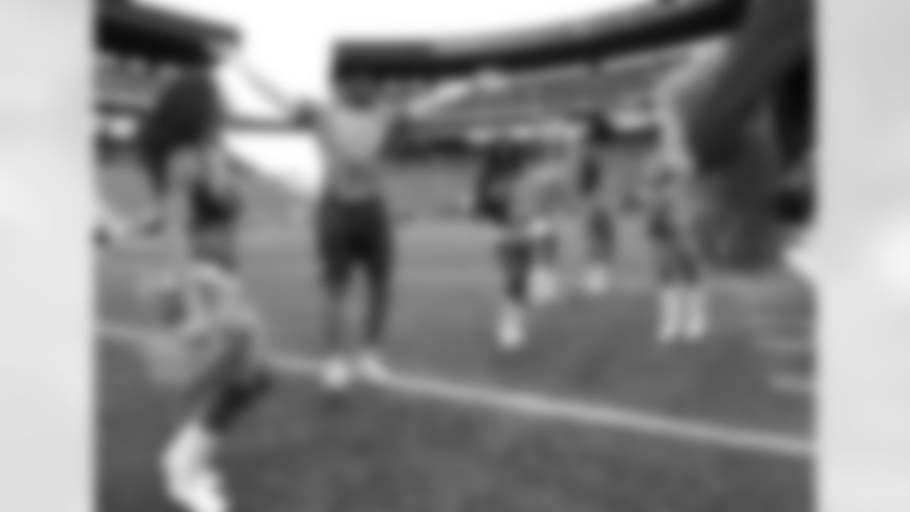 Linebacker John Abraham dances with some cheerleaders during the day-before Pro Bowl workout