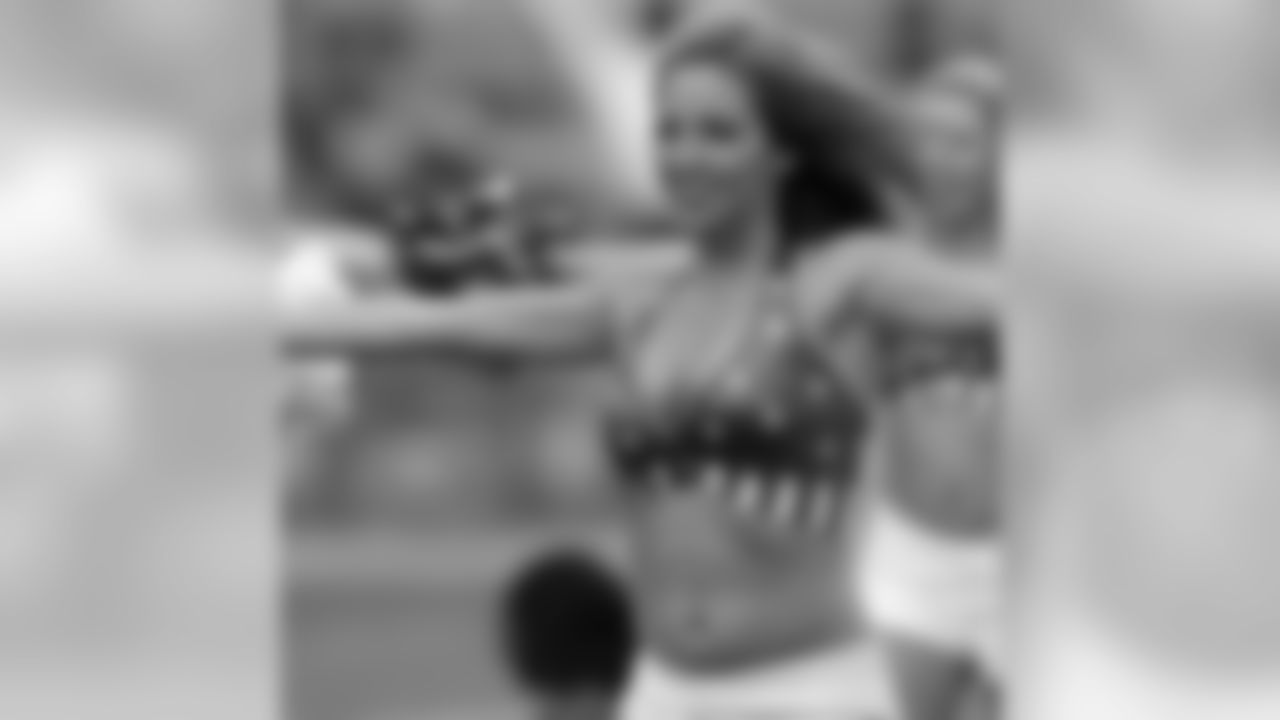 2007 Cardinals Cheerleaders at Games