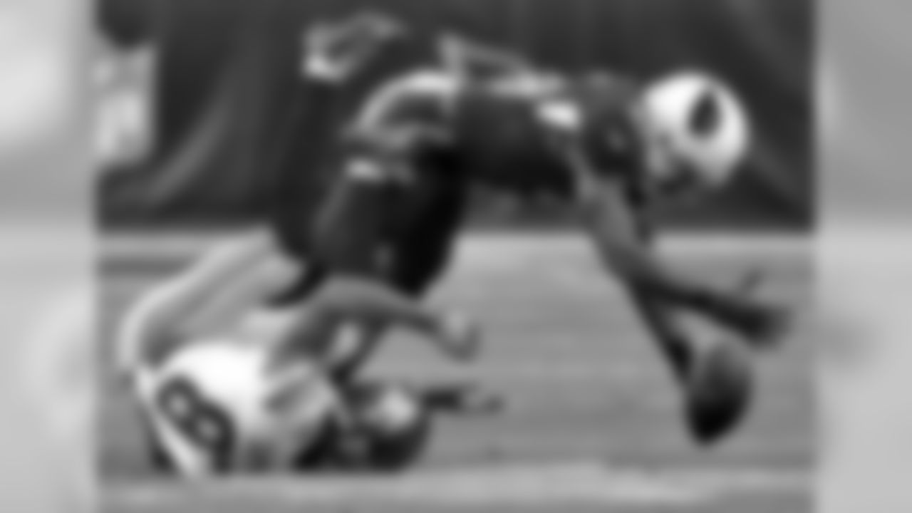 S Antoine Bethea breaks up a pass intended for Giants WR Sterling Shepard