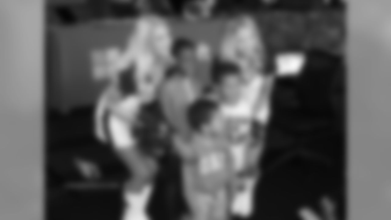 Cheerleaders make a friend