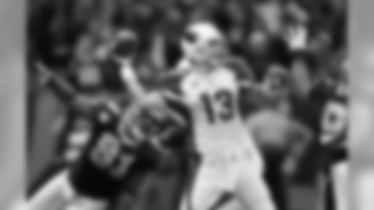 Warner throws a pass against the Saints in his final game -- the NFC divisional round in 2010