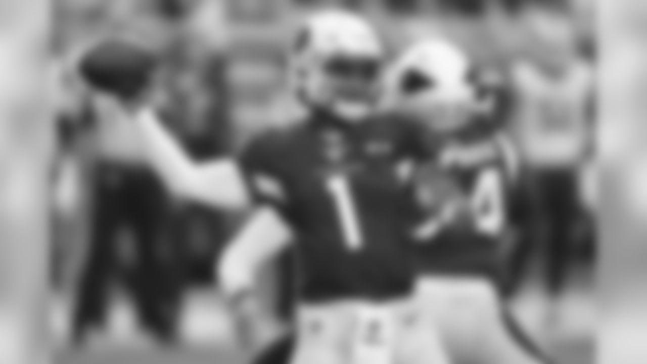 Cardinals quarterback Kyler Murray throws against the Rams.