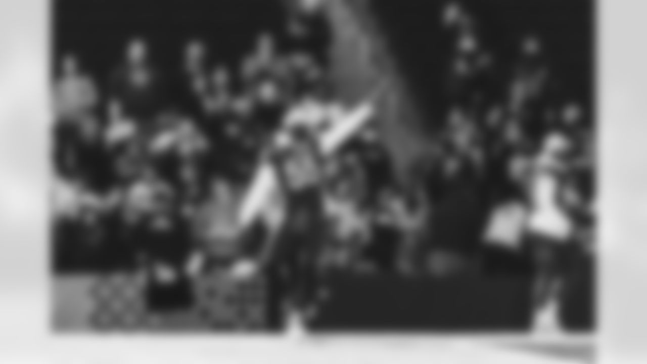 LB Chandler Jones