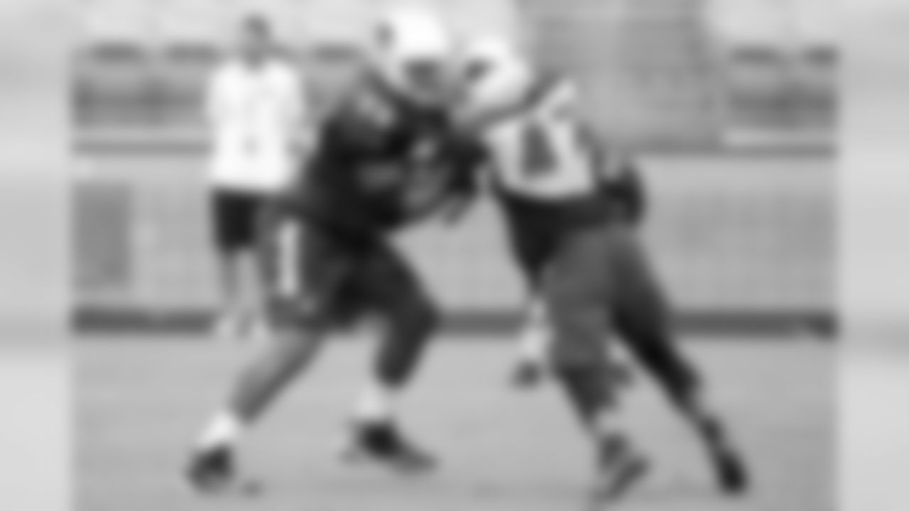 OT Max Starkes (left) blocks LB Adrian Tracy