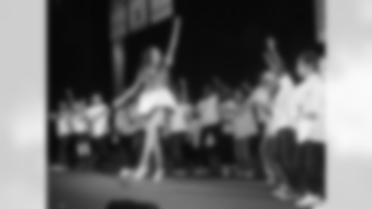 Taryn, the junior cheerleaders and the hip-hopers