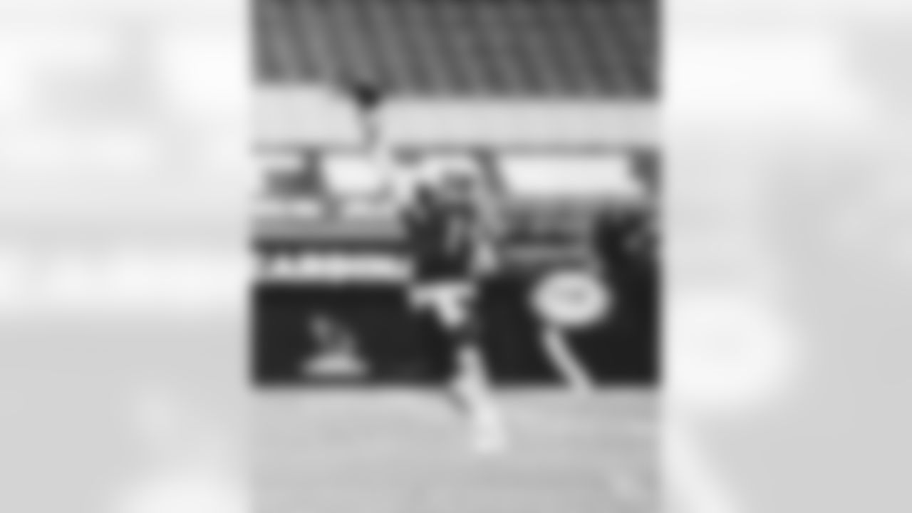 QB Kyler Murray unleashes a throw