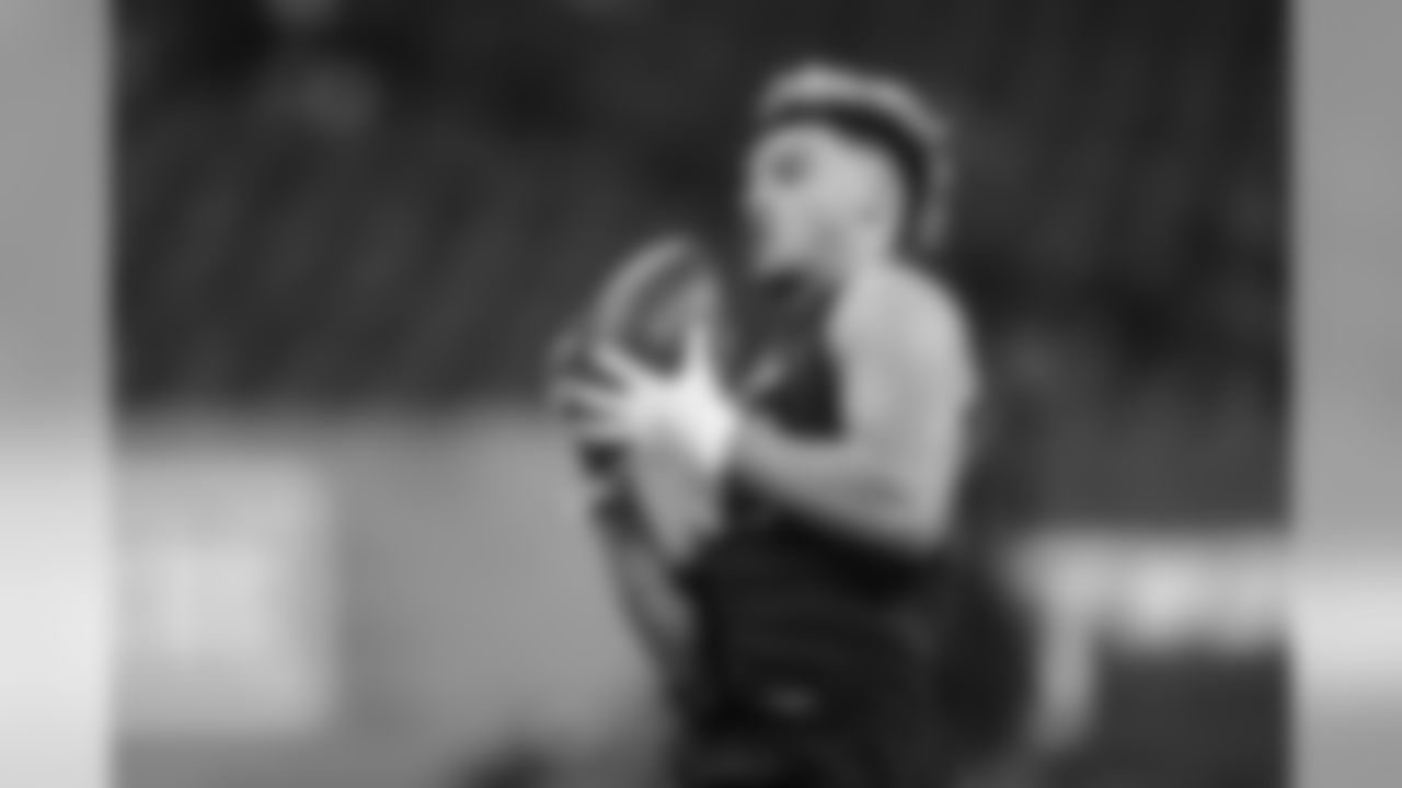 Washington wide receiver Aaron Fuller