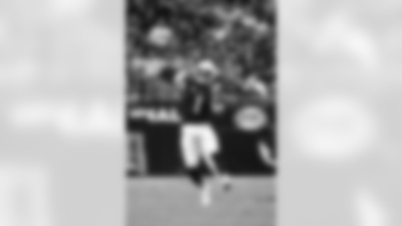 Arizona Cardinals quarterback Kyler Murray (1) during the 2022 regular season game between the Arizona Cardinals and the Los Angeles Rams on Sunday, Sept. 25, 2022 in Glendale, AZ.