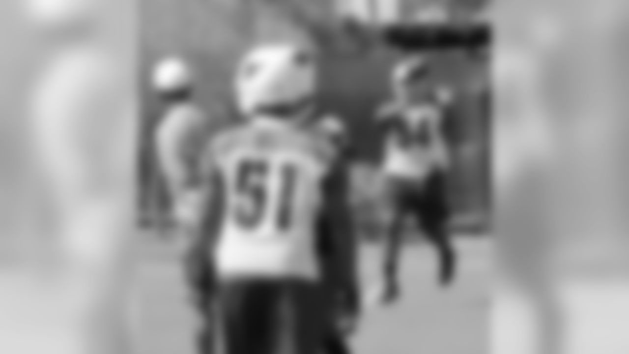 LB Kenny Demens makes an "interception" during position drills