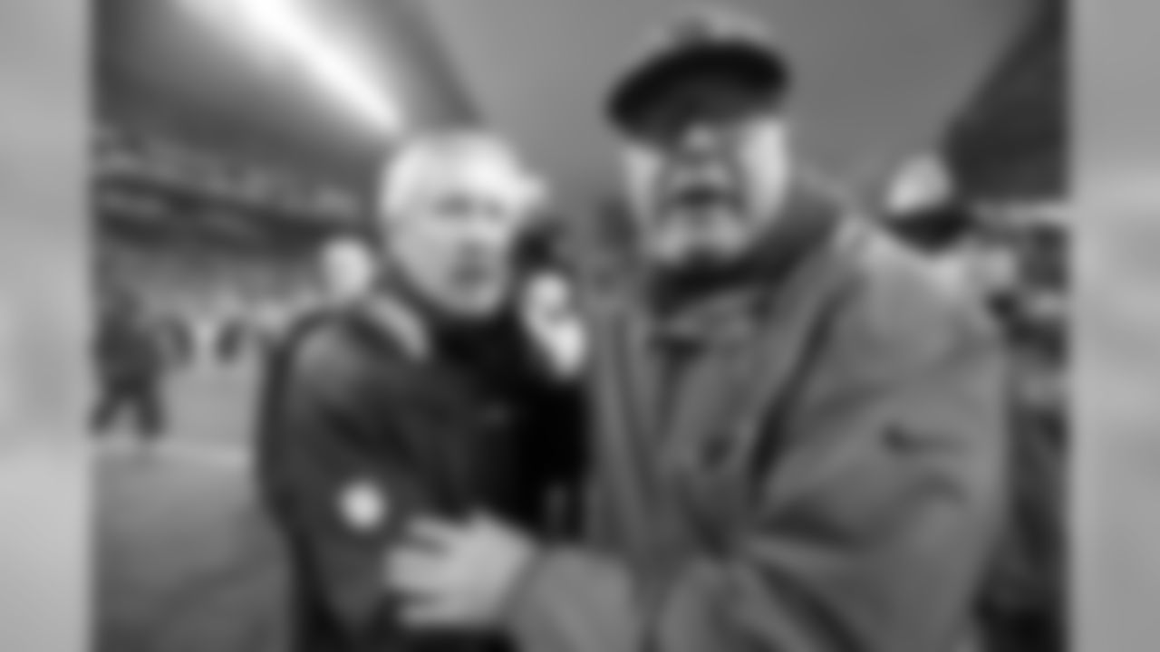 Coach Bruce Arians and Seahawks coach Pete Carroll