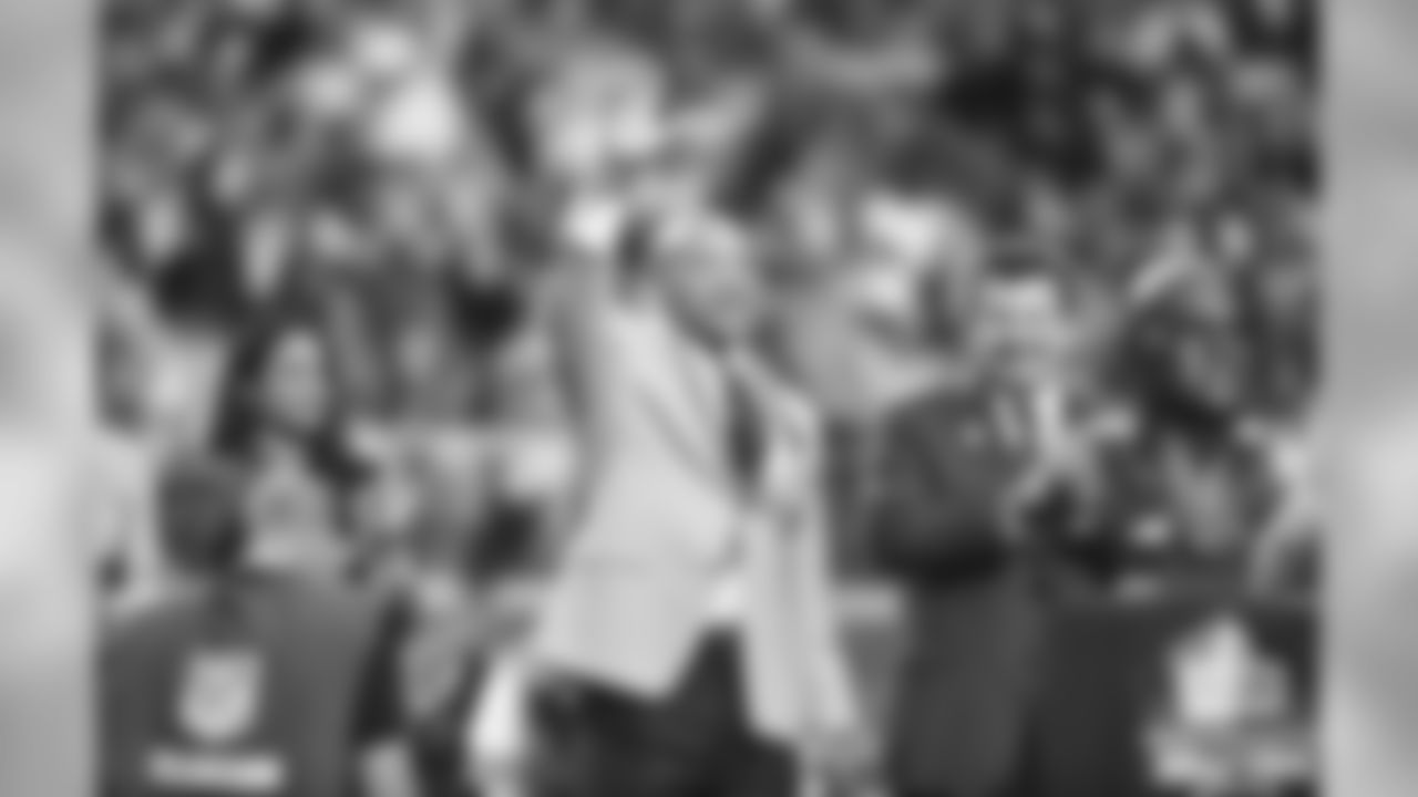 Aeneas Williams honored at halftime on his induction into the Pro Football Hall of Fame