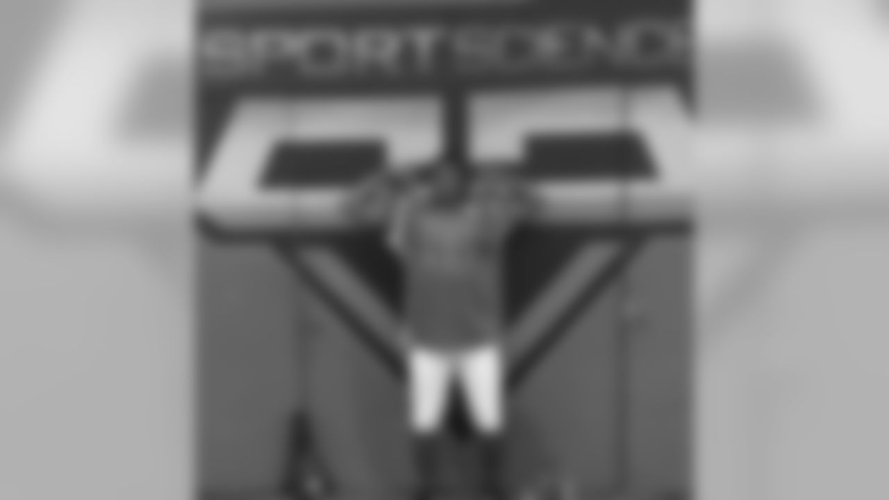 DE Calais Campbell (@ccampbell93) made a trip to Sports Science