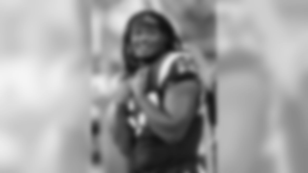 LB Dont'a Hightower