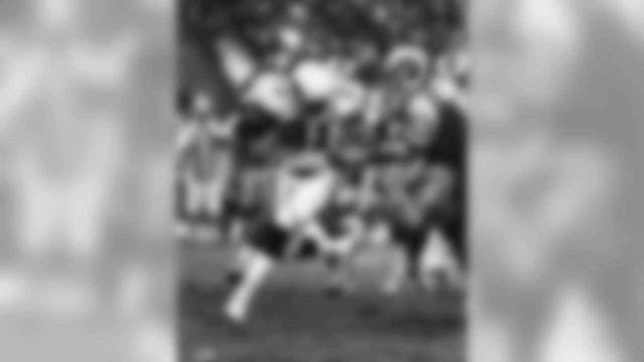1977: Cardinals RB Terry Metcalf is tackled by Rams DE Jack Youngblood