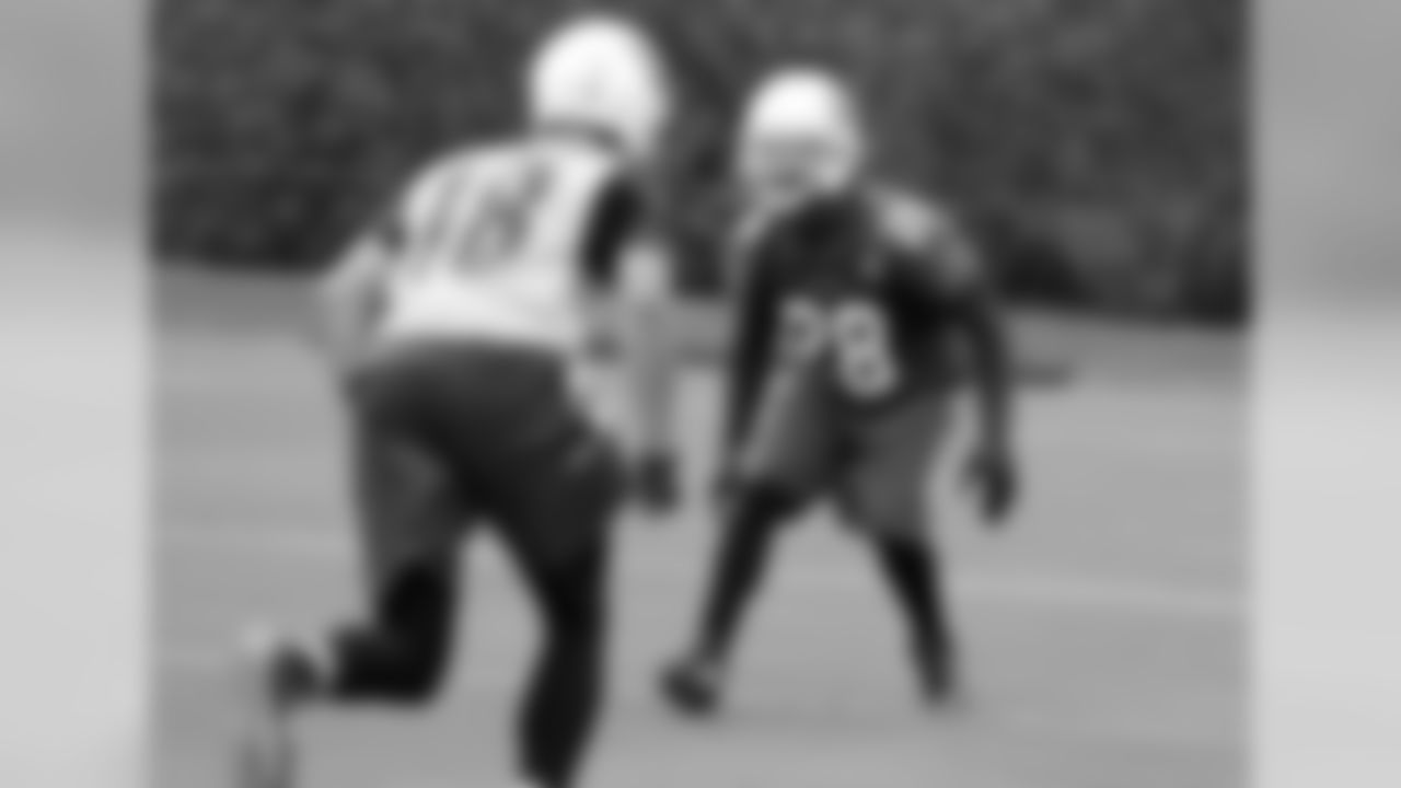 CB Justin Bethel keeps close eyes on the receiver
