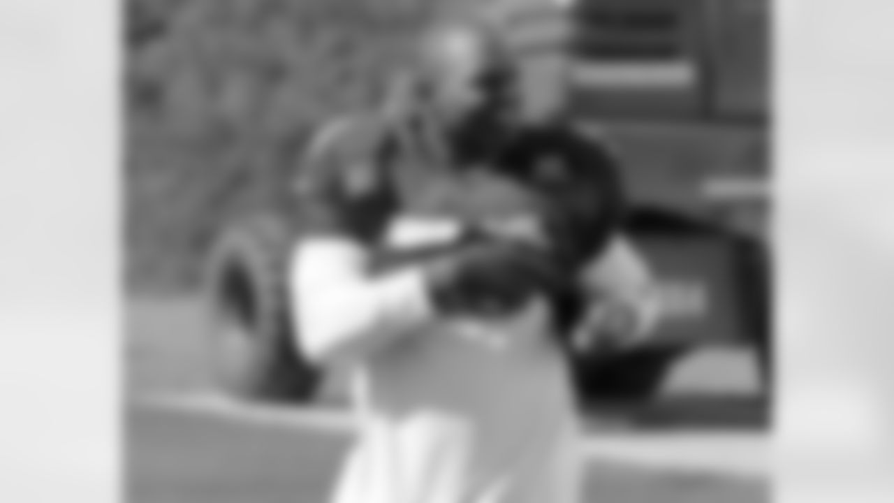 LB Dwight Freeney