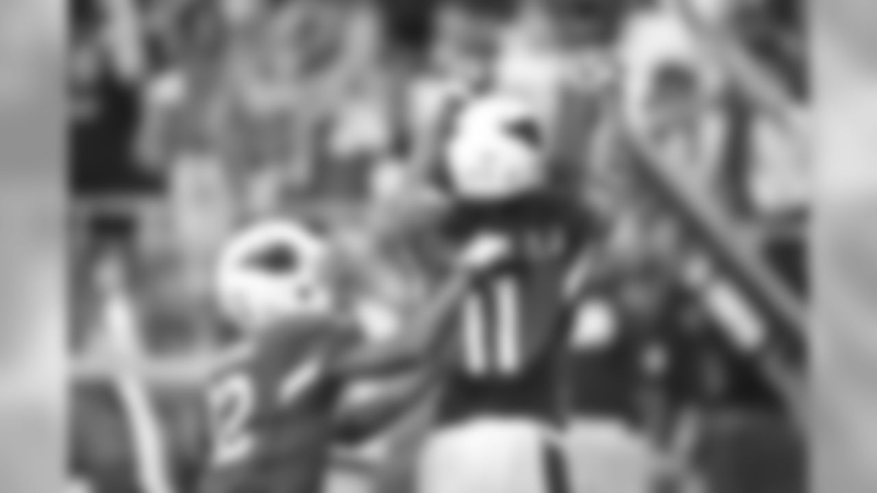 WR Larry Fitzgerald looks to the crowd after a score against Washington