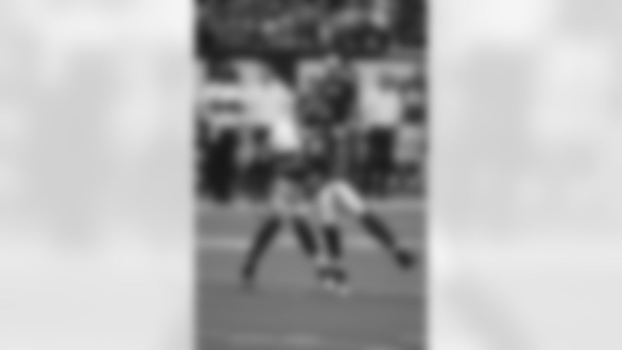 Stephen Williams fights for extra yards