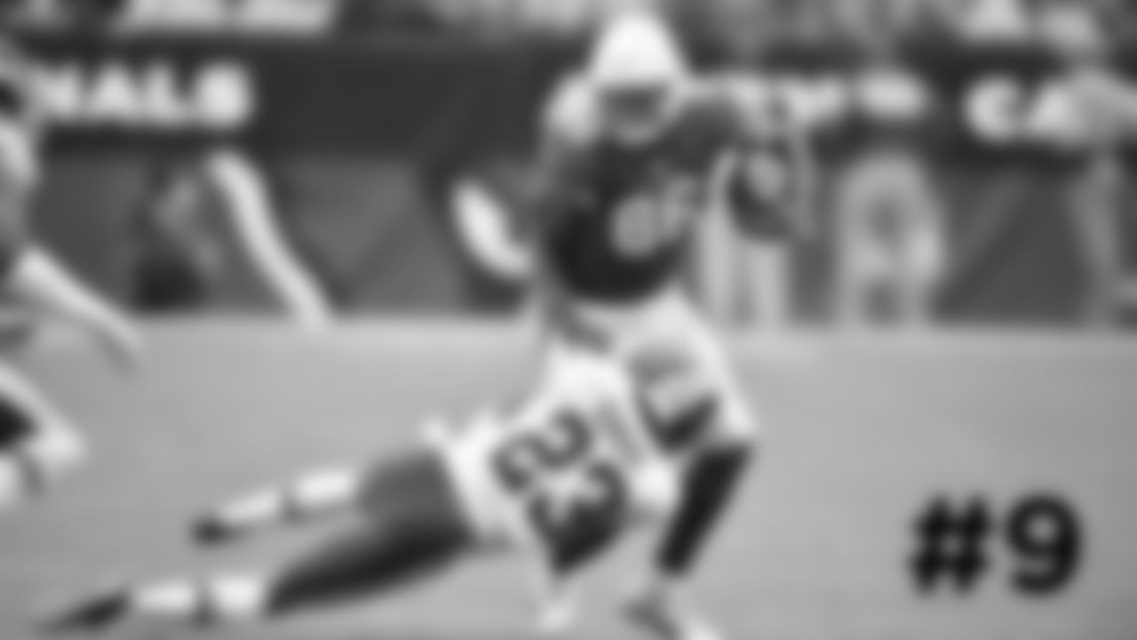 9. TE Ricky Seals-Jones slips a tackle