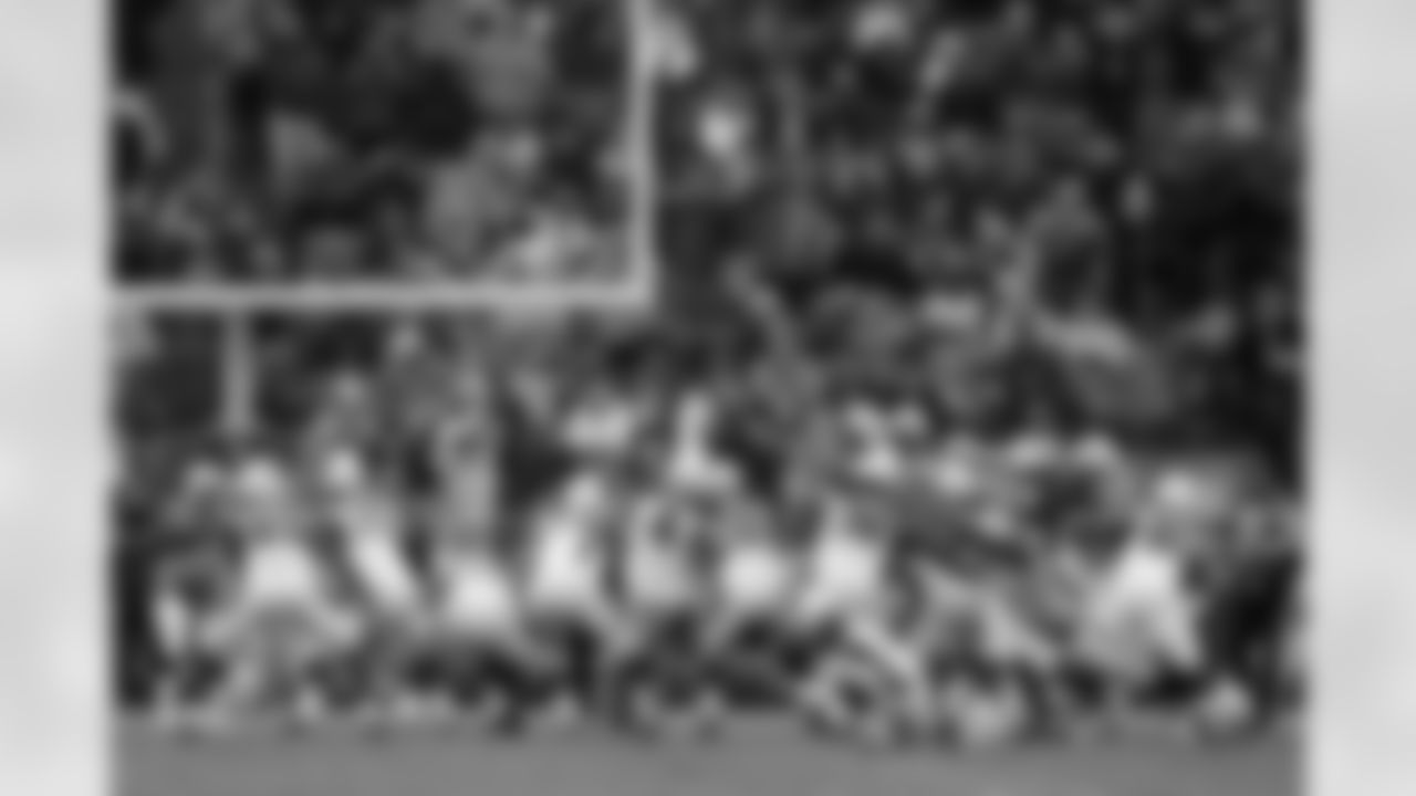 K Jay Feely connects on a field goal.