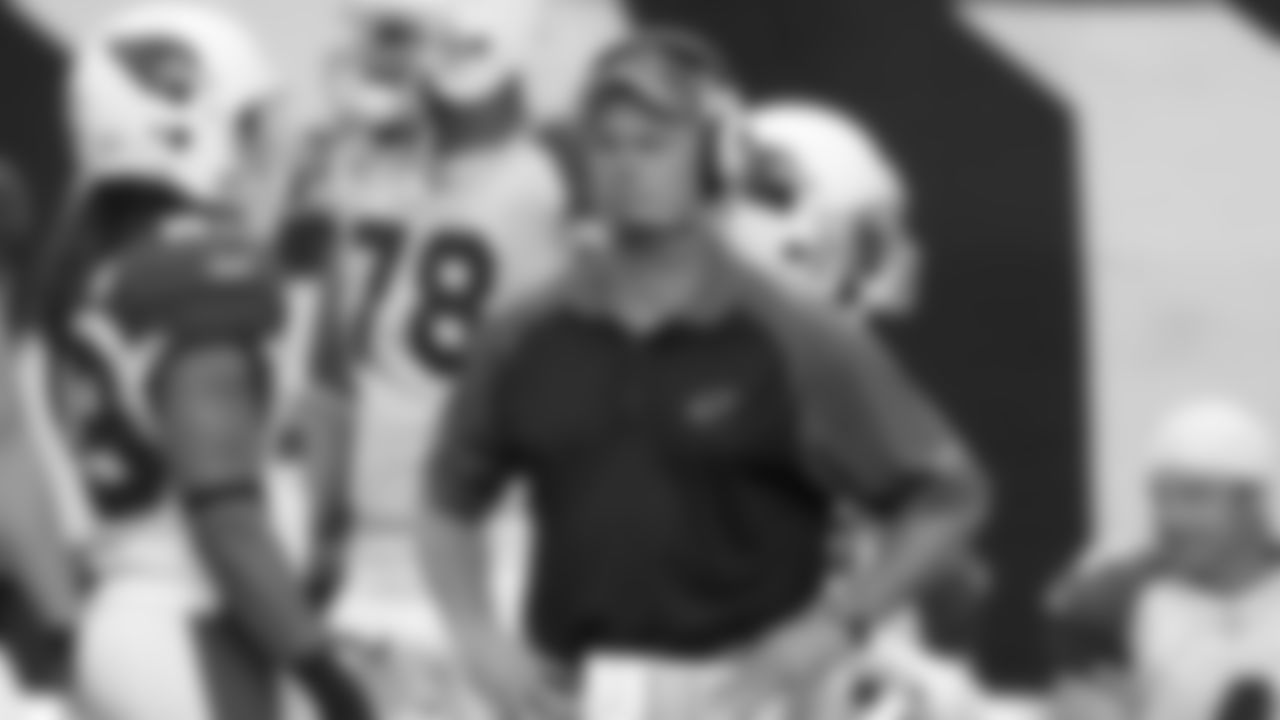 Linebackers coach Bill Davis
