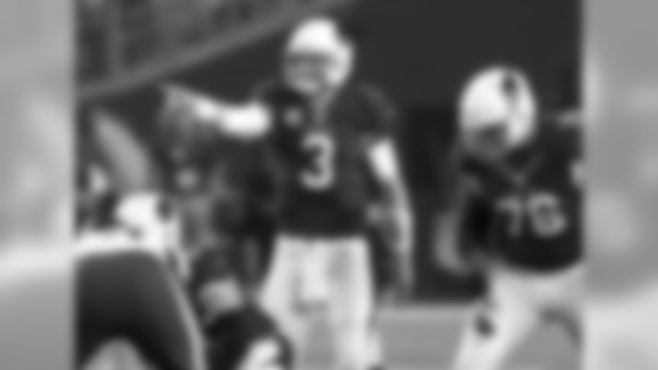 QB Carson Palmer at the line of scrimmage