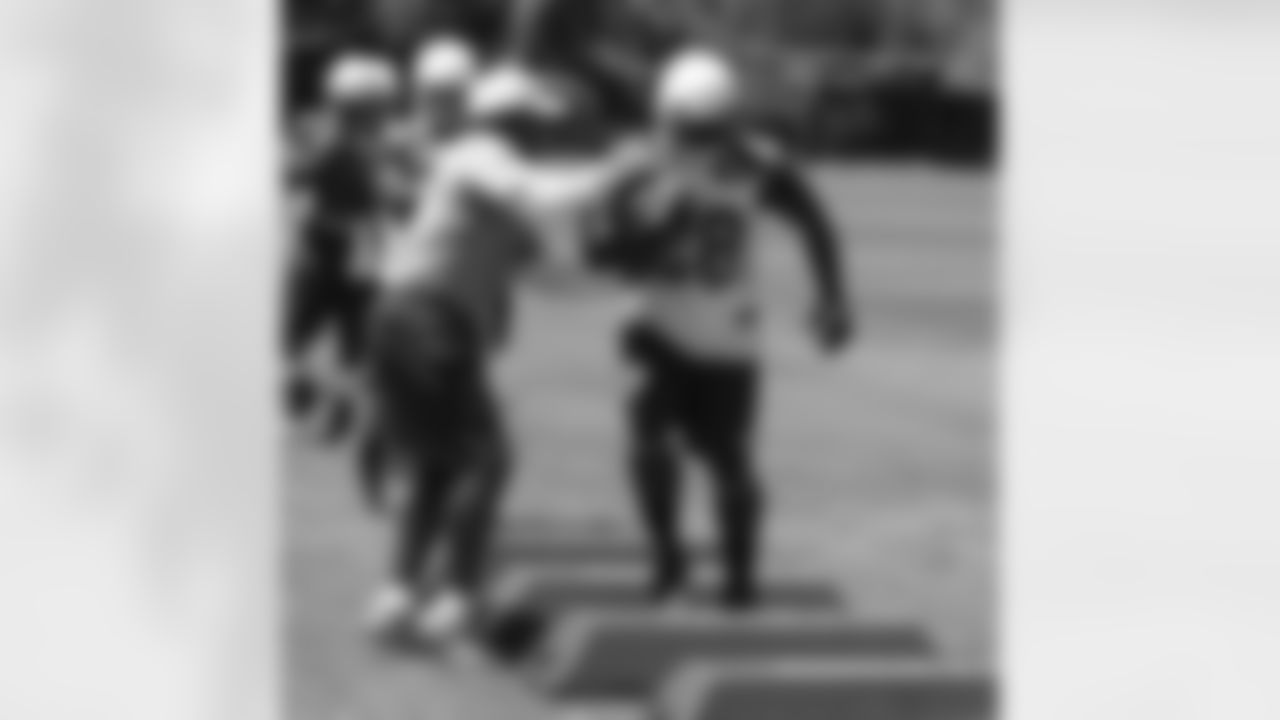 RB coach Stump Mitchell tries to strip Rashard Mendenhall