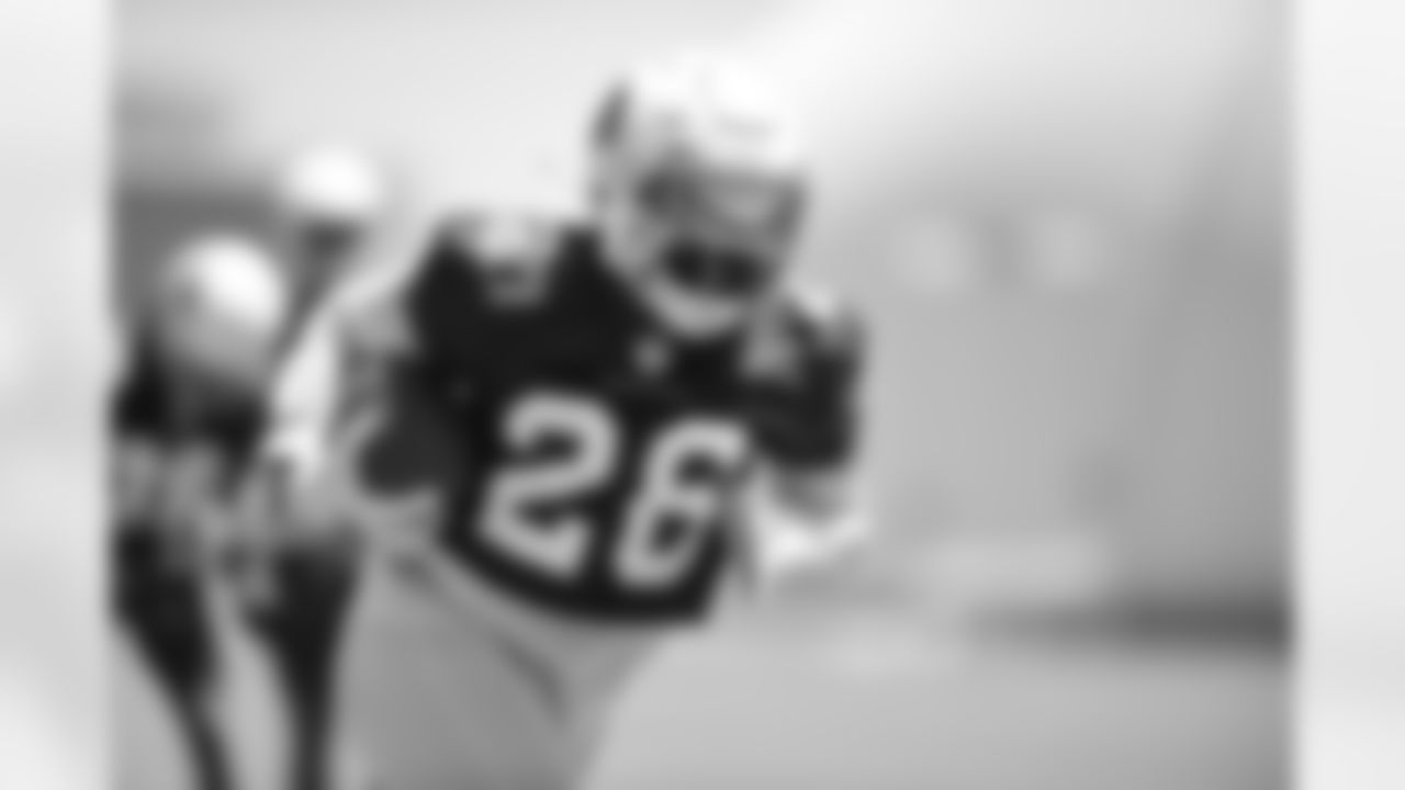 Arizona Cardinals running back Eno Benjamin (26) practices during Week 2 of the OTA offseason program on Wednesday, June 1, 2022 in Tempe, AZ.
