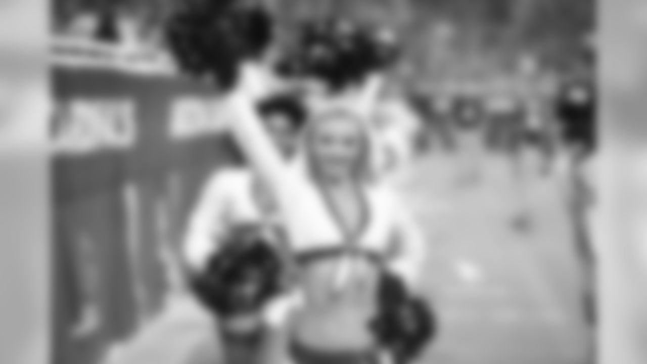 CheerBroncos2