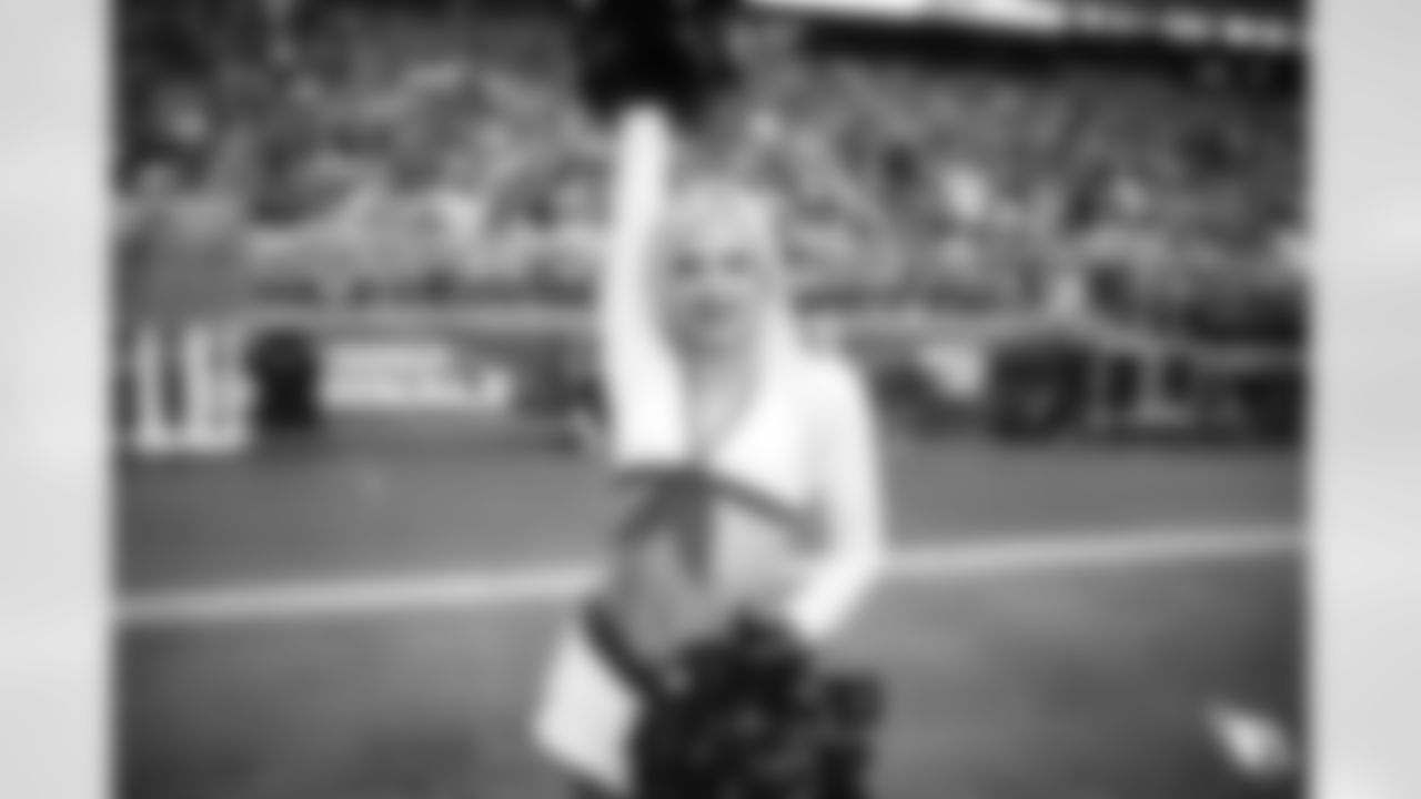 Arizona Cardinals Cheerleaders during the 2022 regular season game between the Arizona Cardinals and the Los Angeles Rams on Sunday, Sept. 25, 2022 in Glendale, AZ.