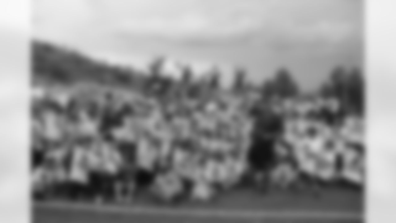 Los Cardenales organizaron un campamento de fútbol americano para jóvenes en Nogales, Sonora, Mx.