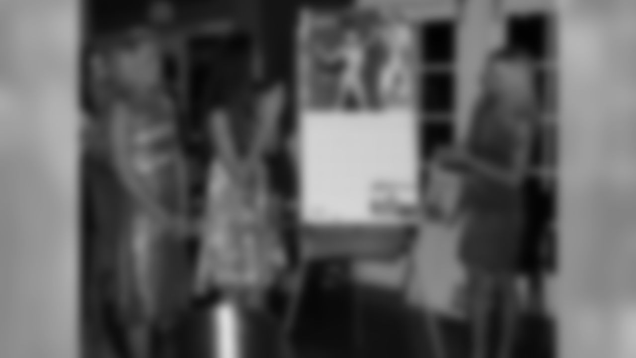 2008 Cheer Calendar Unveiling