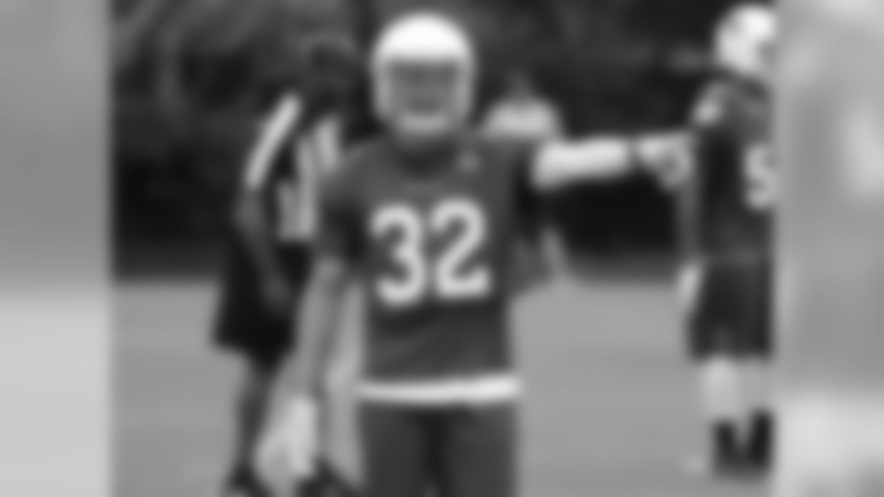 S Tyrann Mathieu pointing out a coverage