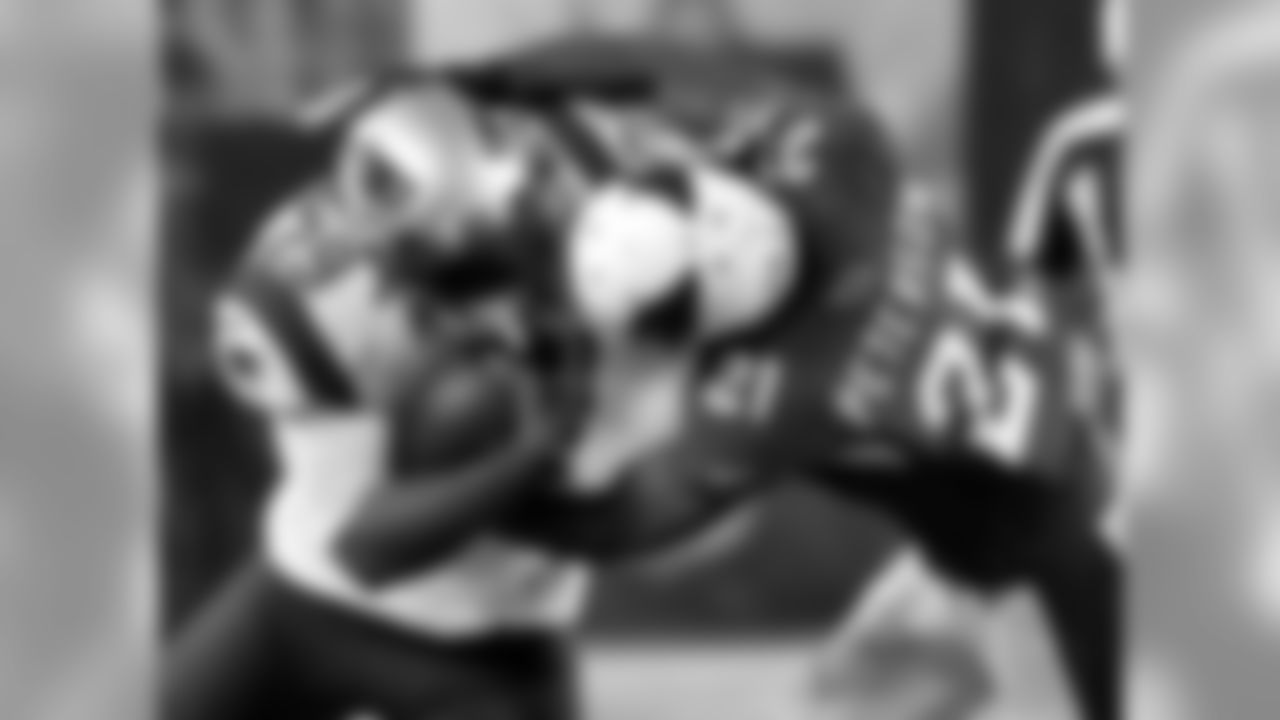 CB Patrick Peterson tackles Patriots RB LeGarrette Blount