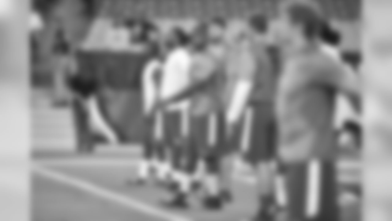 G Earl Watford and teammates before facing the Chargers