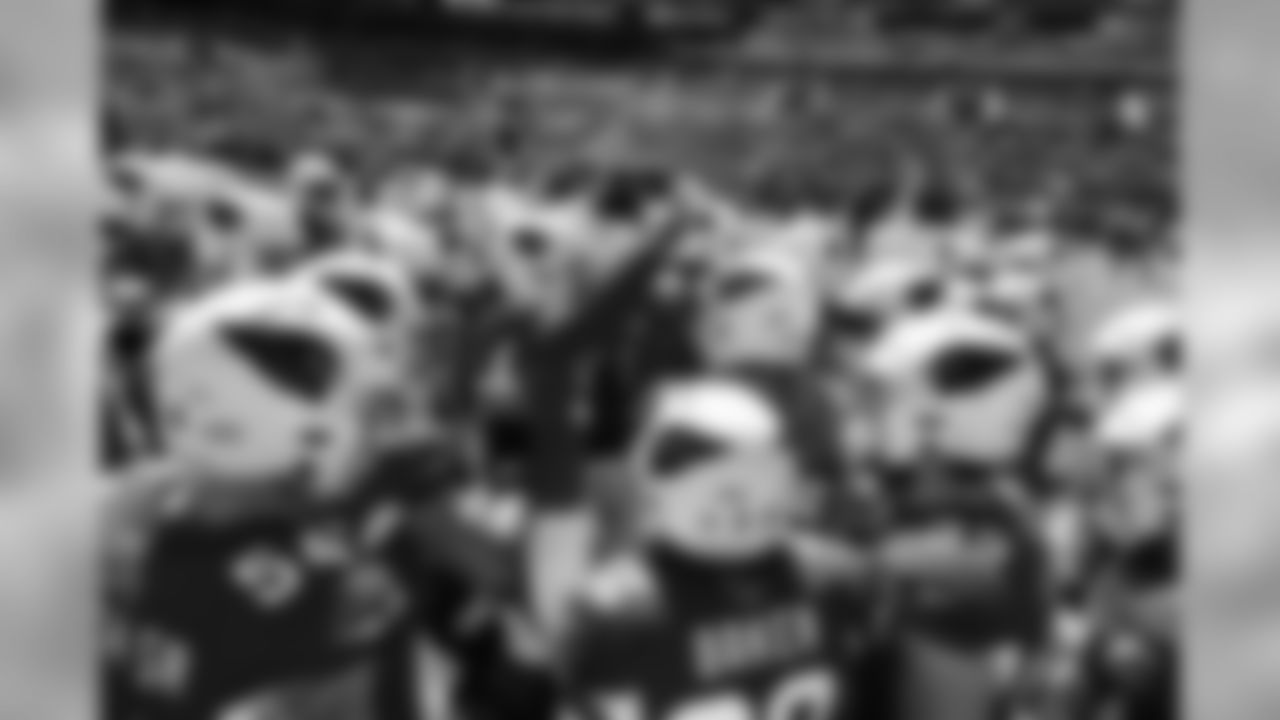 OLB Terrell Suggs breaks down the huddle