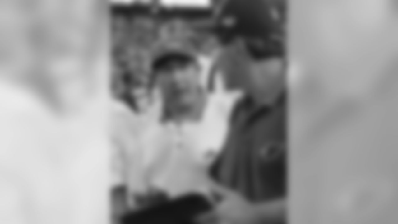 1999: Lions coach Bobby Ross and Cardinals coach Vince Tobin meet postgame