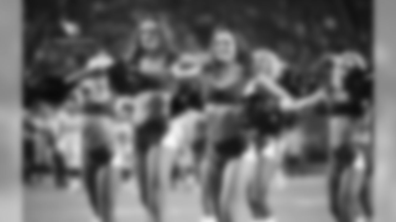 CheerBroncos6