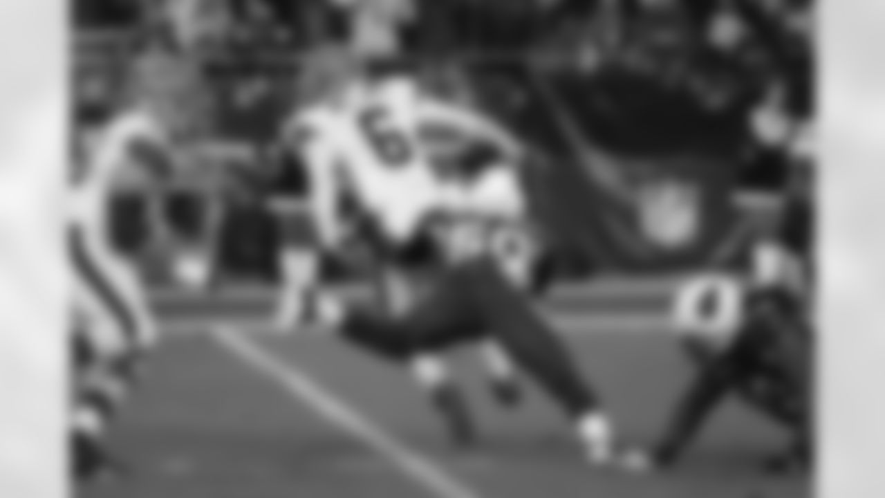 Seneca Wallace 12/18/11 - 3 rushes, 21 yds