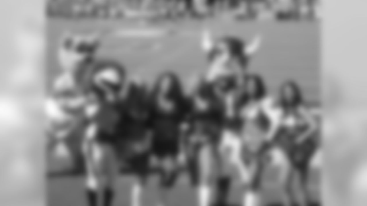 Big Red and Pro Bowl Cheerleaders