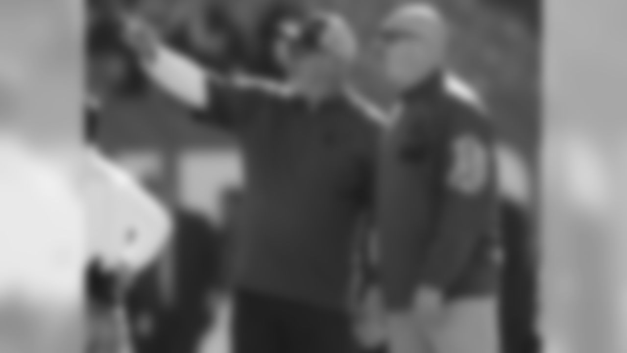 Coach Bruce Arians with Browns coach Mike Pettine before the game