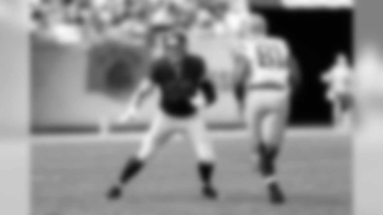 LB Shea McClellin