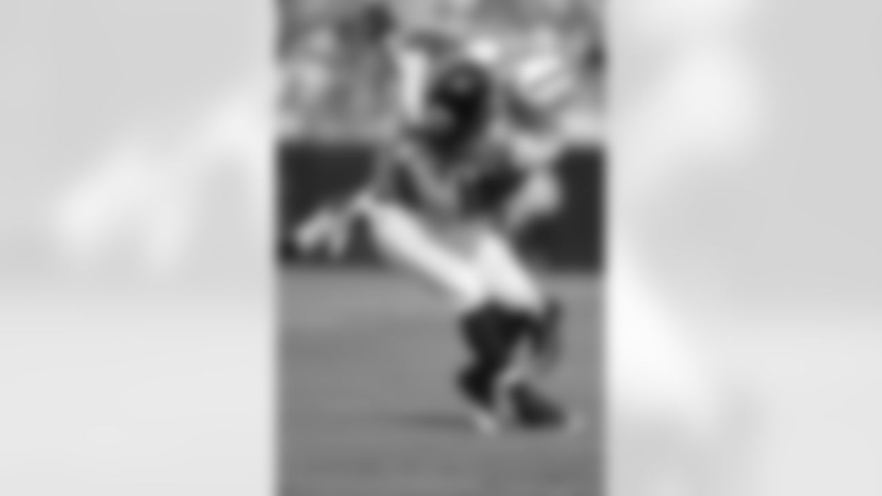 Sims tackles Jaguars TE Colin Cloherty in 2012