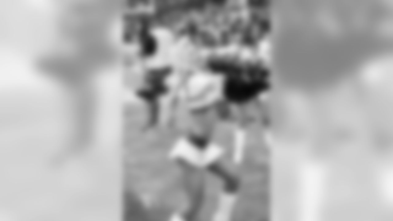 Images of the Cardinals cheerleaders during the Week 4 contest at State Farm Stadium
