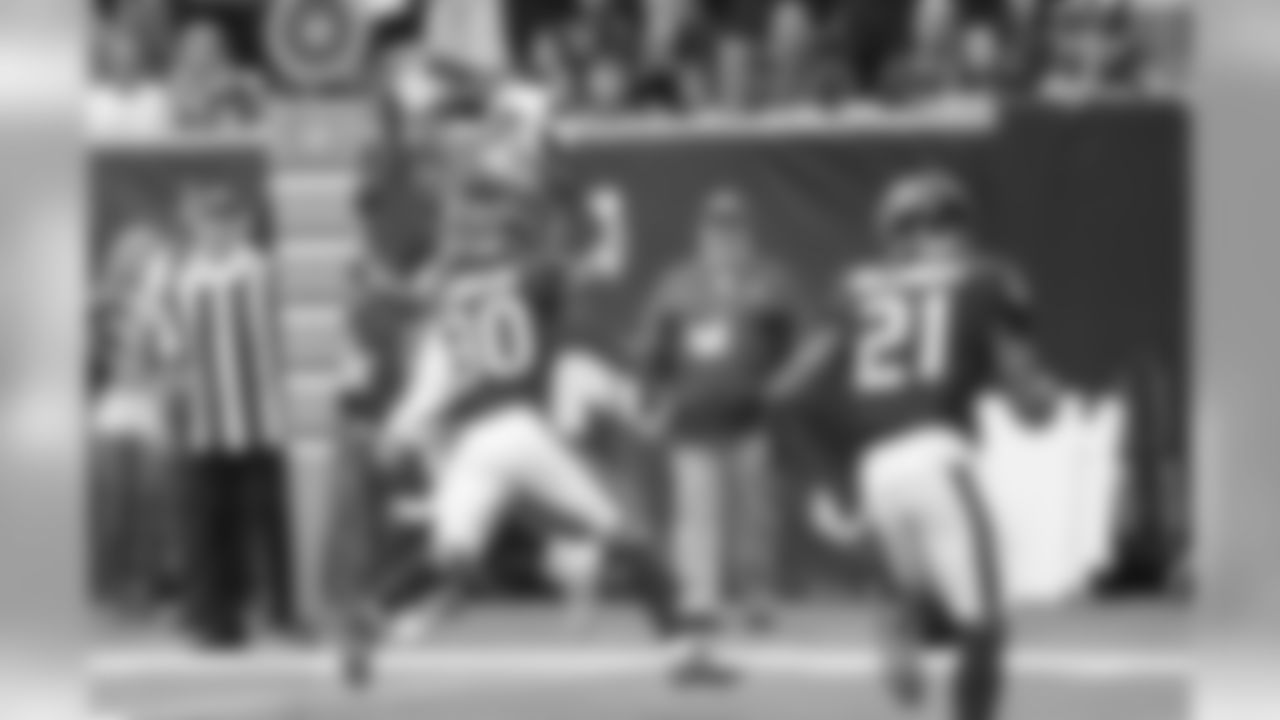 WR Larry Fitzgerald catches a touchdown pass