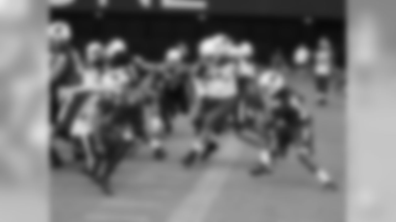 RB Andre Ellington looks for daylight